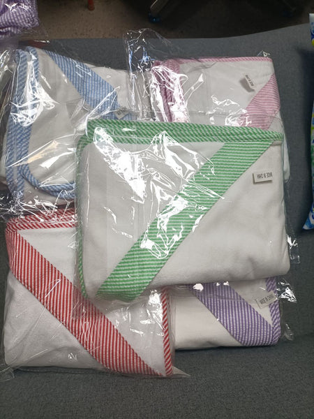 SEERSUCKER HOODED TOWEL