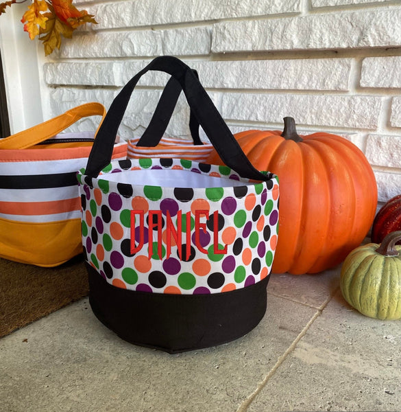 Personalized Halloween Bucket, Custom Trick-or-treat bucket, Personalized Trick or treat bag, Halloween Basket, Trick or treat tote bag