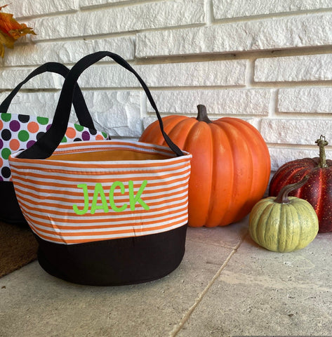 Personalized Halloween Bucket, Custom Trick-or-treat bucket, Personalized Trick or treat bag, Halloween Basket, Trick or treat tote bag