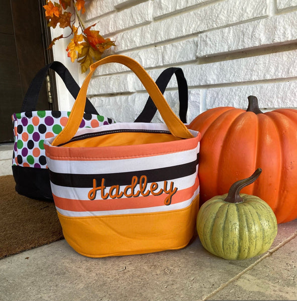 Personalized Halloween Bucket, Custom Trick-or-treat bucket, Personalized Trick or treat bag, Halloween Basket, Trick or treat tote bag